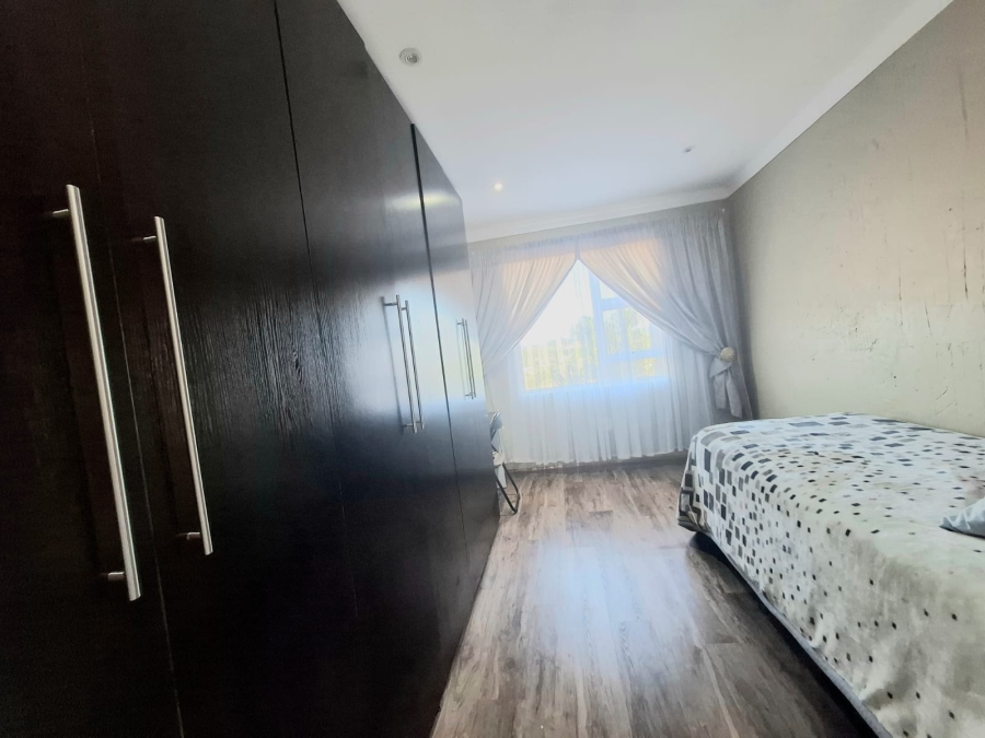 5 Bedroom Property for Sale in Nahoon Valley Park Eastern Cape